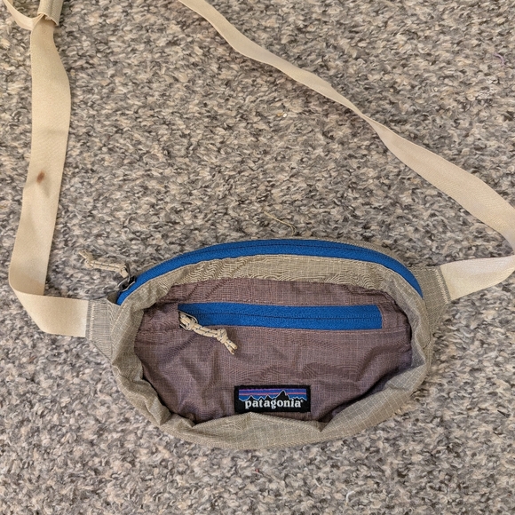Patagonia Ultralight Black Hole Mini Hip Pack 1L - Picture 2 of 6